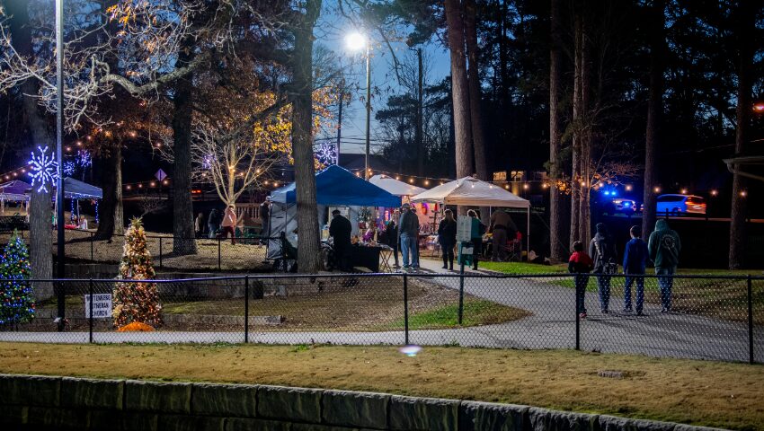 YR-Blog-BodyImage-2column-850x480-christmas-at-the-lake-1