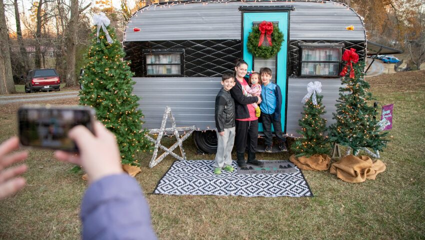 YR-Blog-BodyImage-2column-850x480-christmas-at-the-lake-2